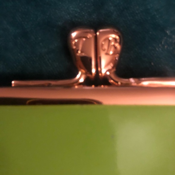 Tod Baker coin purse lime green patent - Picture 10 of 10